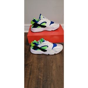 Nike Air Huarache size 11 in men's brand new